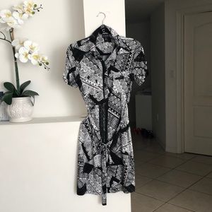 Black & white shirtdress. business casual outfits